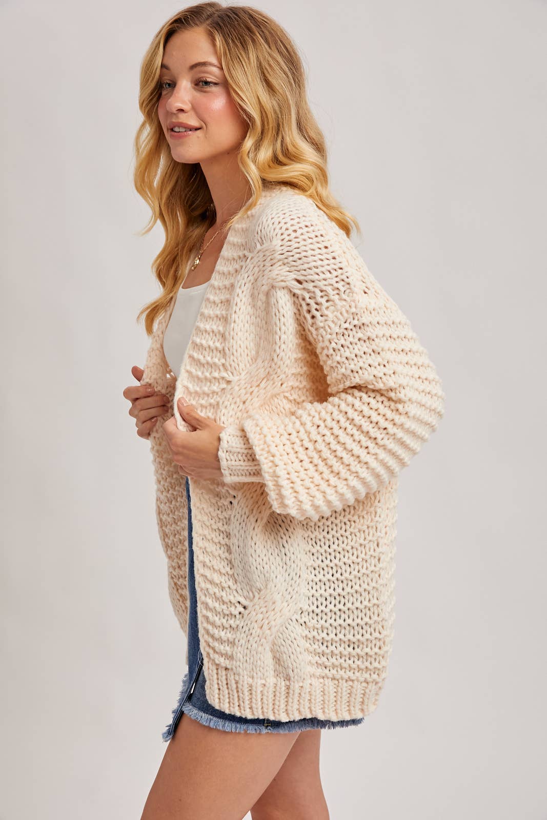 CABLE KNIT CARDIGAN - CREAM